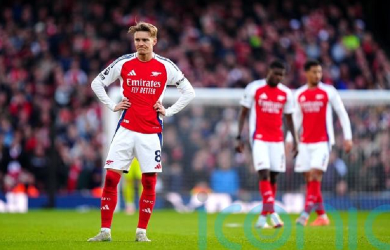 Odegaard tiếp tục rời sân sớm, Arsenal lo lắng giữa niềm vui chiến thắng