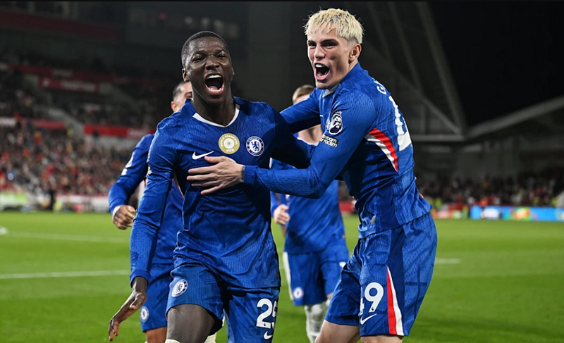 Chelsea đẩy Liverpool vào khủng hoảng